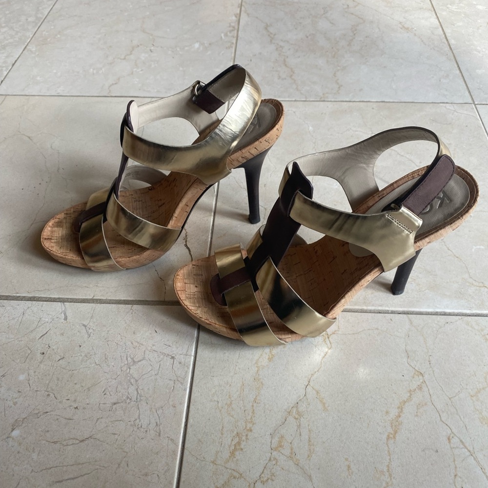 Michael Kors metallic gold and brown heel - Picture 2 of 4